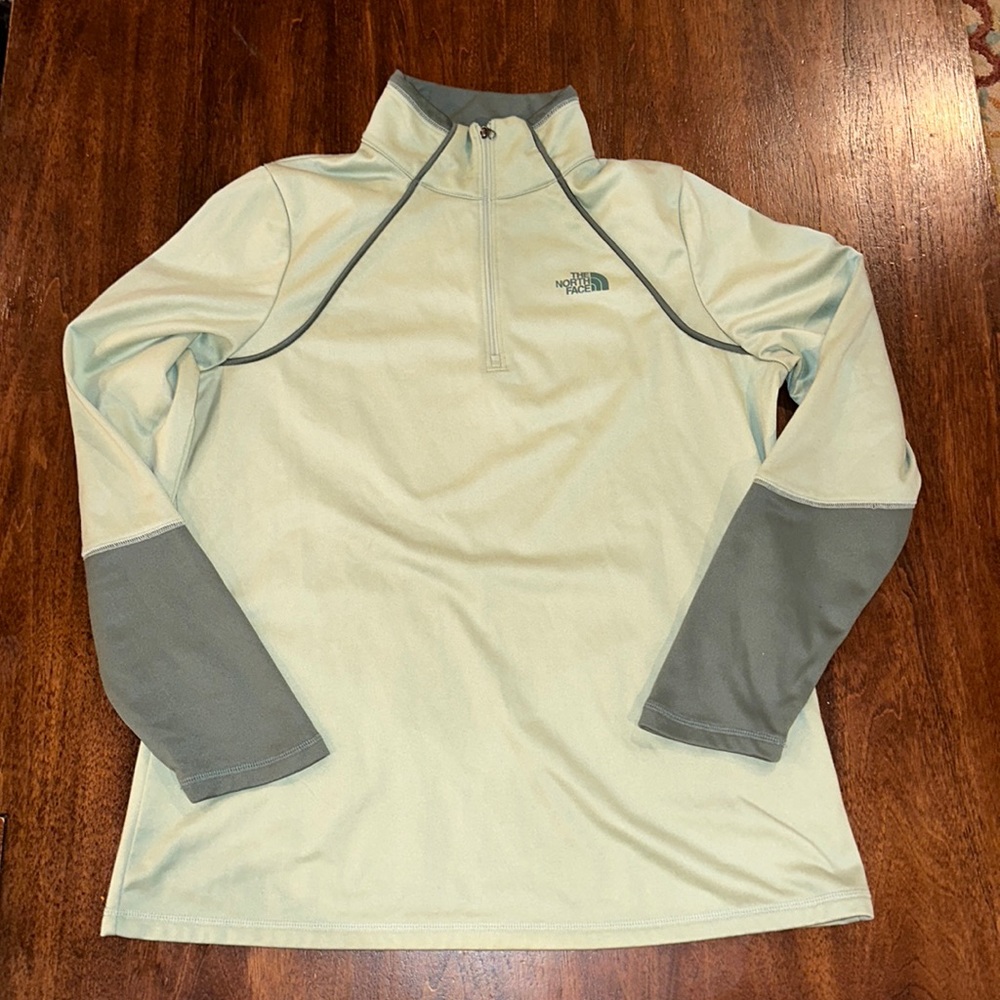 The North Face women’s quarter zip sweatshirt too XL excellent condition